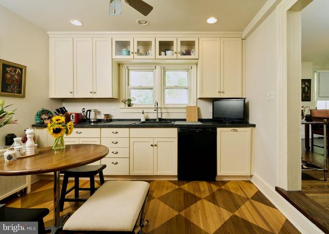 438 OLD LANCASTER RD, Haverford, PA 19041