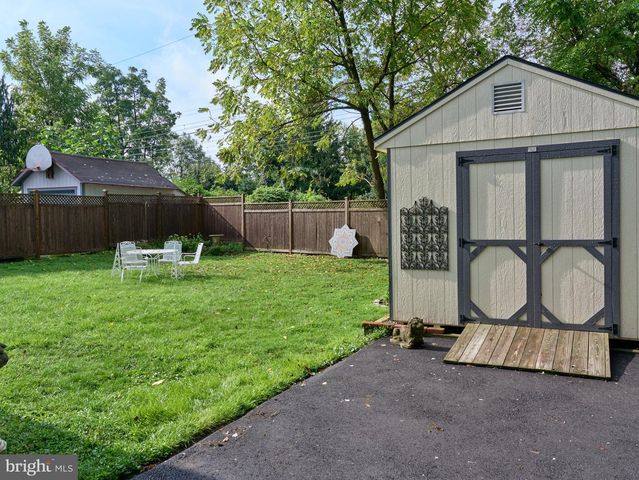 438 OLD LANCASTER RD, Haverford, PA 19041