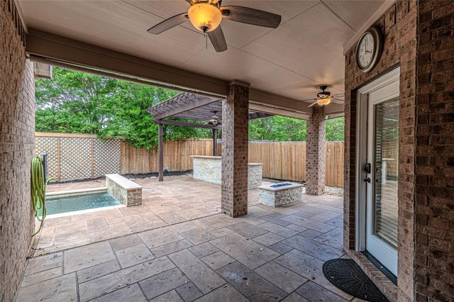 18510 N Settlers Shore Drive, Cypress, TX 77433