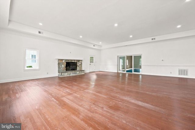 489 GRAND AVE, Ewing, NJ 08628