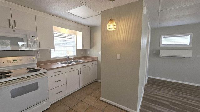45 W LANGSNER STREET B, Englewood, FL 34223