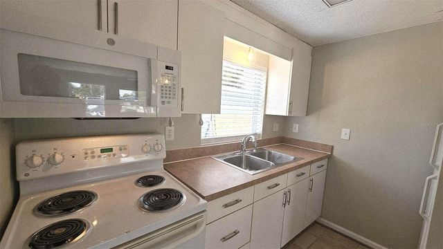 45 W LANGSNER STREET B, Englewood, FL 34223