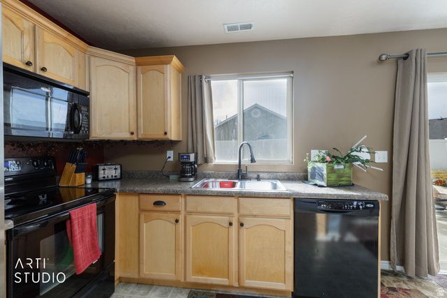 133 W ARLINGTON WAY, Harrisville, UT 84414