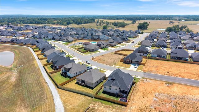 7014 SW Orange Avenue, Bentonville, AR 72713