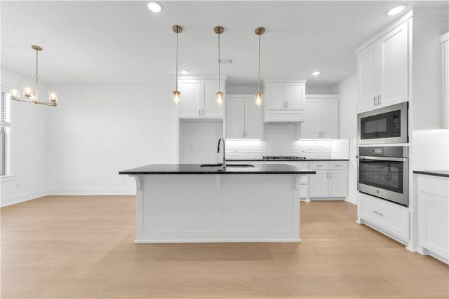 7014 SW Orange Avenue, Bentonville, AR 72713