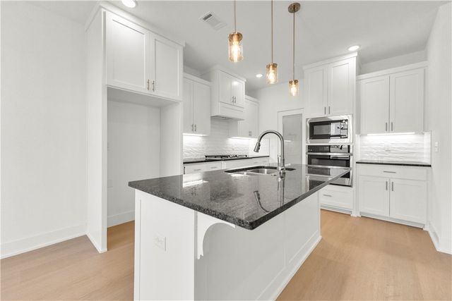 7014 SW Orange Avenue, Bentonville, AR 72713