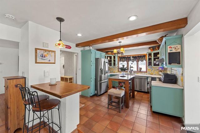 70 Overlook Avenue, Ridgefield Park, NJ 07660