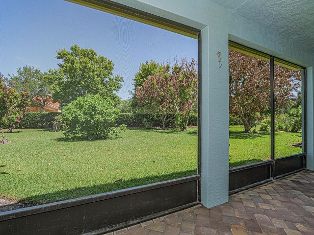 5561 57th Way, Vero Beach, FL 32967