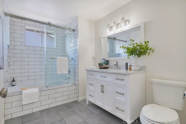 22529 Clarendon, Woodland Hills, CA 91367