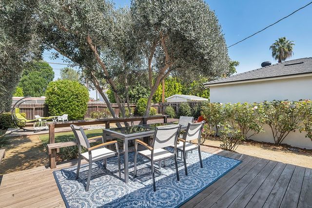 22529 Clarendon, Woodland Hills, CA 91367