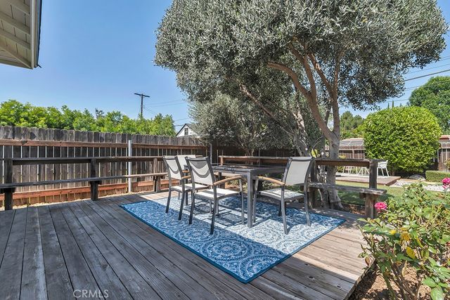 22529 Clarendon, Woodland Hills, CA 91367