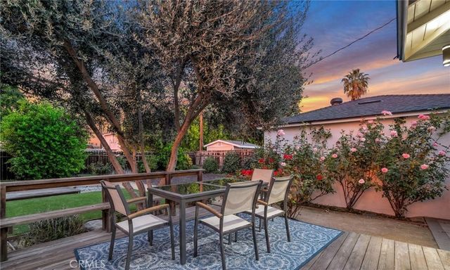 22529 Clarendon, Woodland Hills, CA 91367