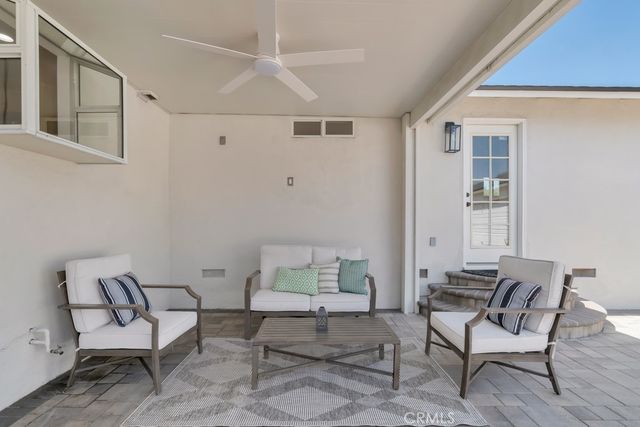 22529 Clarendon, Woodland Hills, CA 91367