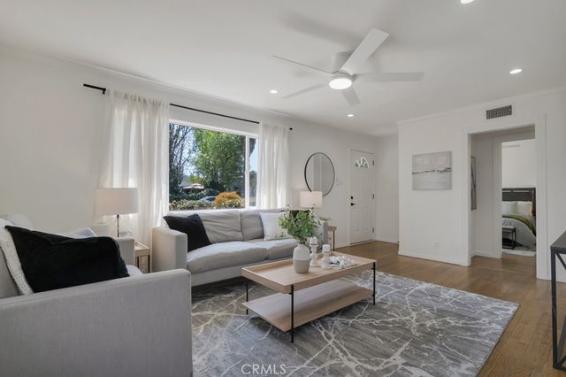 22529 Clarendon, Woodland Hills, CA 91367