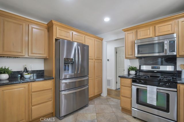 22529 Clarendon, Woodland Hills, CA 91367