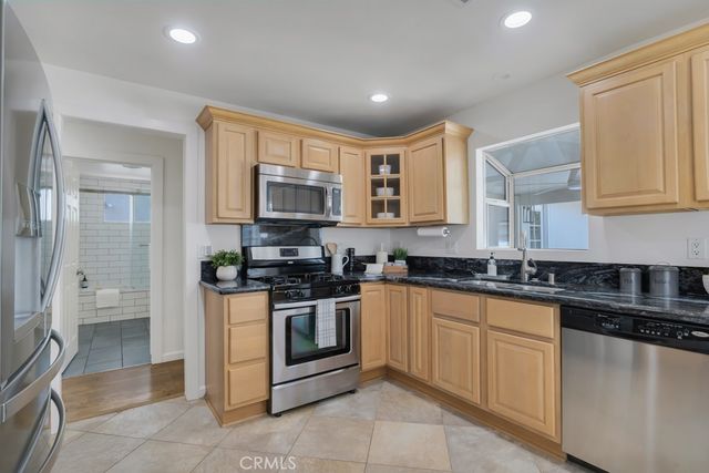 22529 Clarendon, Woodland Hills, CA 91367