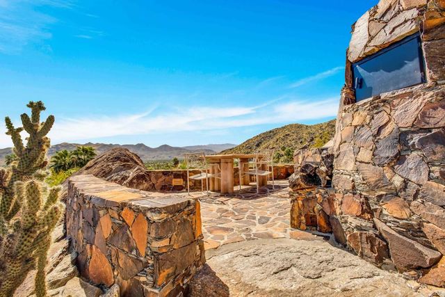 1777 Ridge Road, Palm Springs, CA 92264