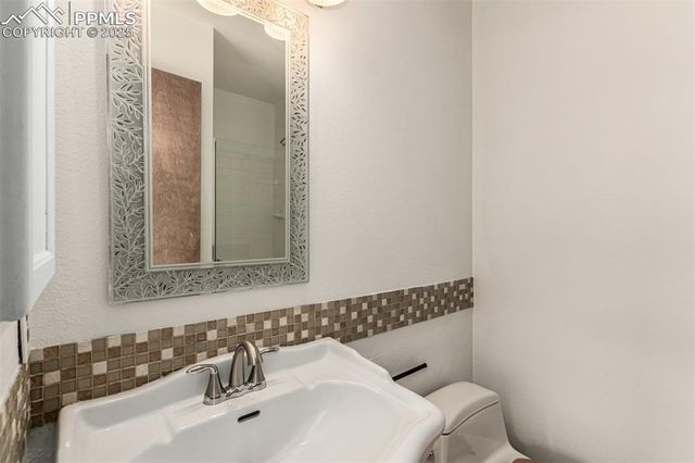 2570 Hatch Circle, Colorado Springs, CO 80918