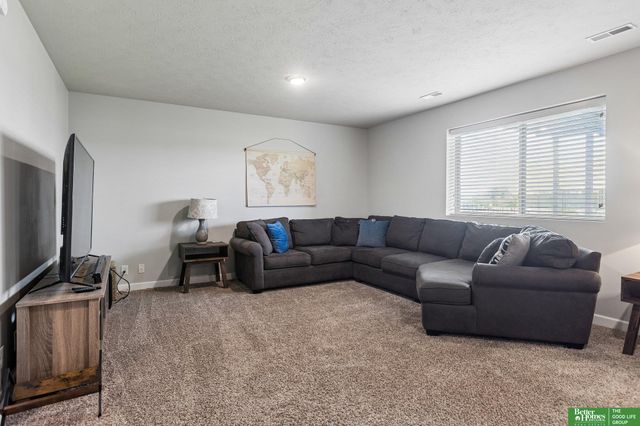 19868 K Street, Omaha, NE 68135