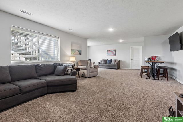 19868 K Street, Omaha, NE 68135