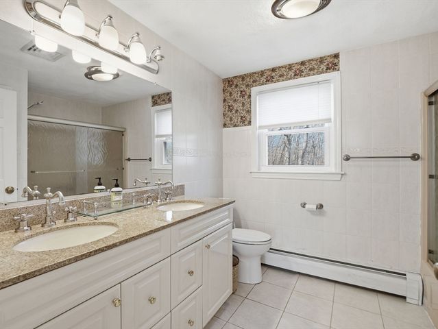 90 Blue Ridge Rd, North Andover, MA 01845