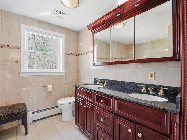 90 Blue Ridge Rd, North Andover, MA 01845