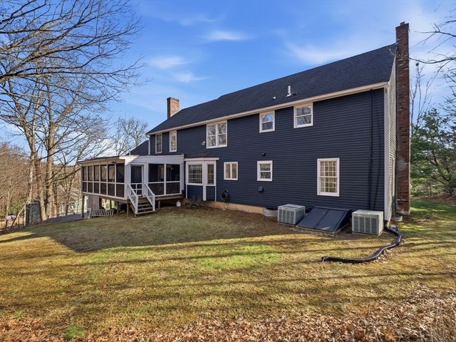 90 Blue Ridge Rd, North Andover, MA 01845