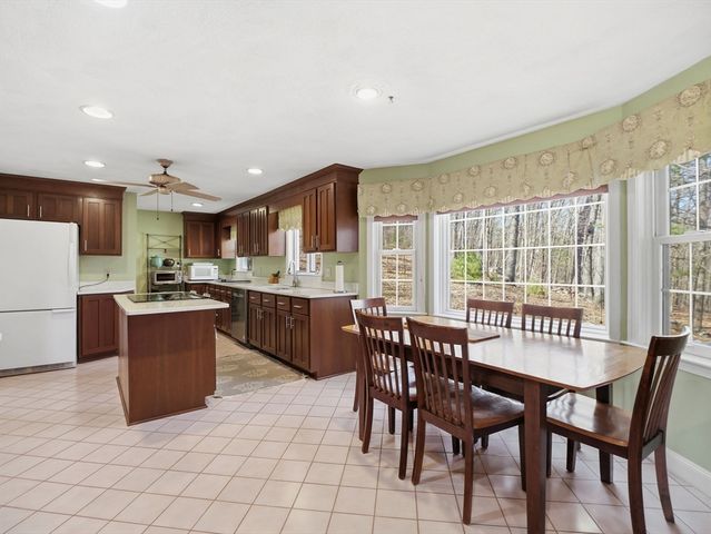 90 Blue Ridge Rd, North Andover, MA 01845