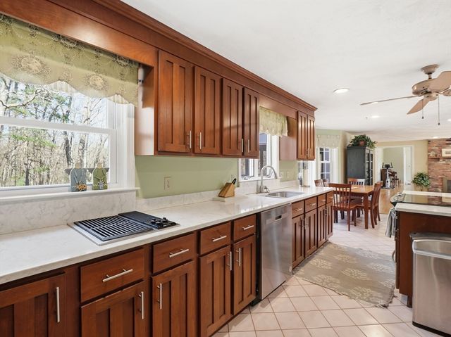 90 Blue Ridge Rd, North Andover, MA 01845