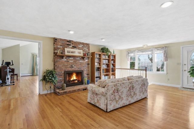 90 Blue Ridge Rd, North Andover, MA 01845