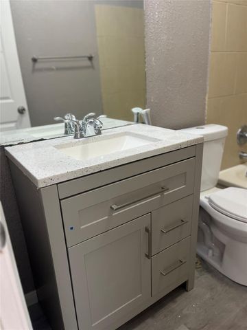 5625 Antoine Drive 1212, Houston, TX 77091
