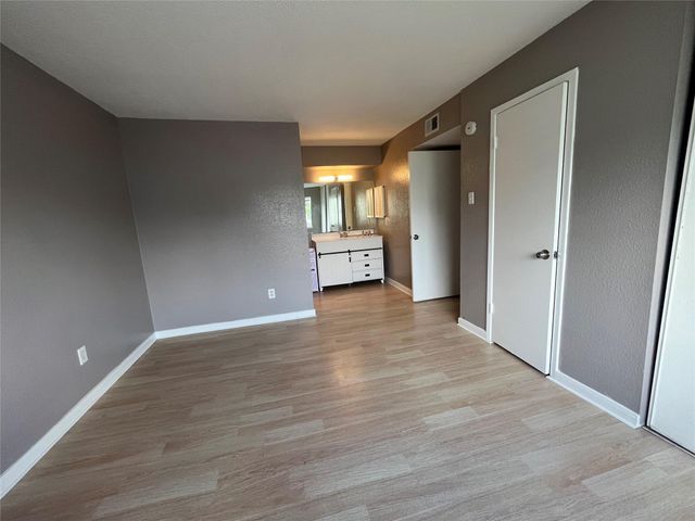 5625 Antoine Drive 1212, Houston, TX 77091