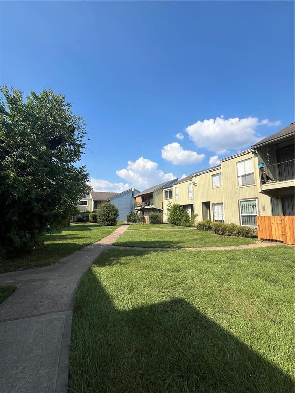 5625 Antoine Drive 1212, Houston, TX 77091