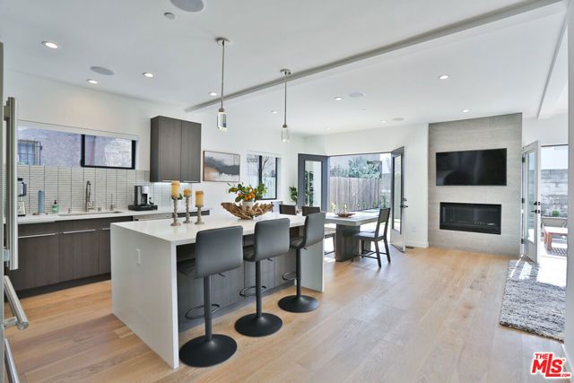 1622 S Mansfield Avenue, Los Angeles, CA 90019