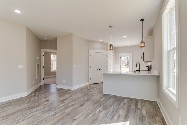 211 Lagoon Dr, Mcminnville, TN 37110