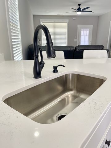 211 Lagoon Dr, Mcminnville, TN 37110