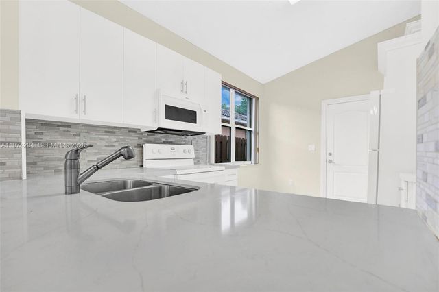 9437 SW 183rd Ter, Palmetto Bay, FL 33157