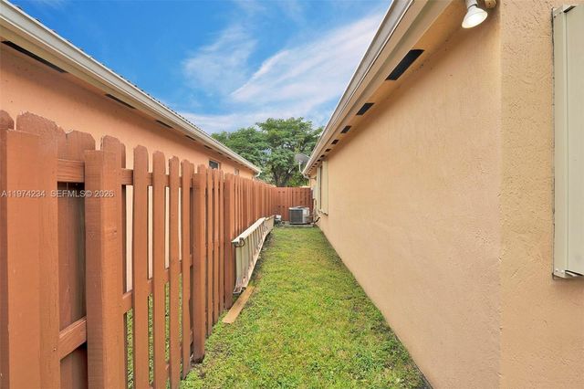 9437 SW 183rd Ter, Palmetto Bay, FL 33157