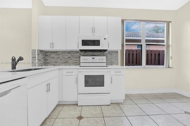 9437 SW 183rd Ter, Palmetto Bay, FL 33157