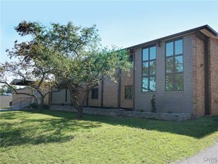 124-40 Swansea Drive 2, Syracuse, NY 13206