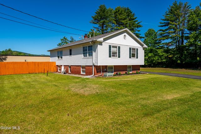 10 Merritt Road, Queensbury, NY 12804