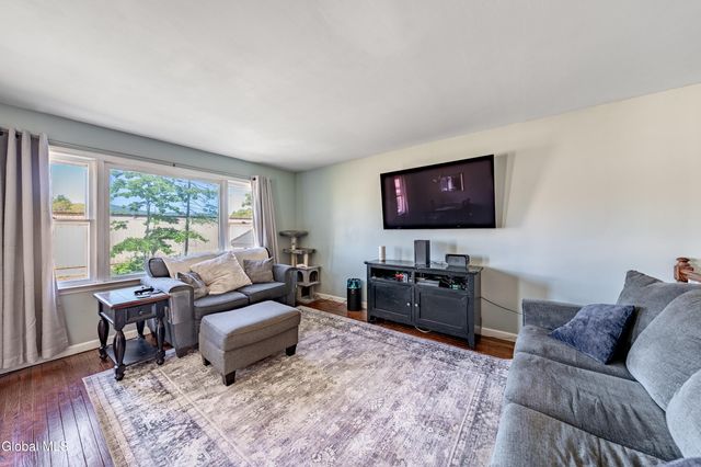 10 Merritt Road, Queensbury, NY 12804
