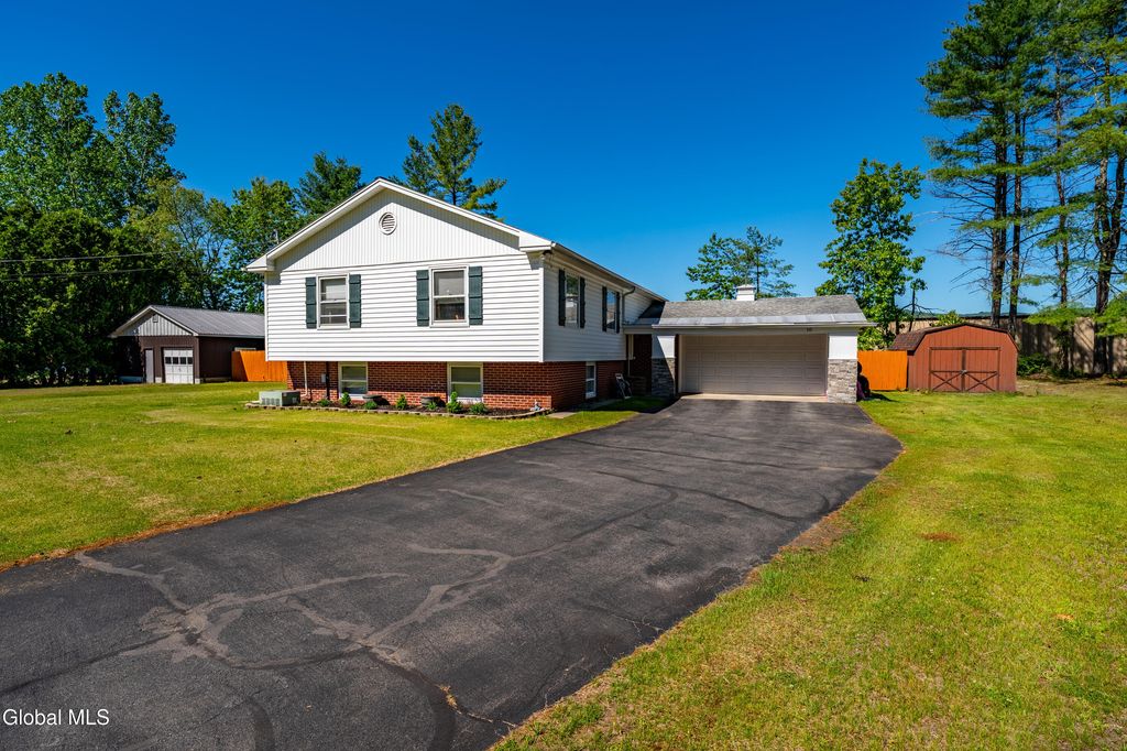 10 Merritt Road, Queensbury, NY 12804