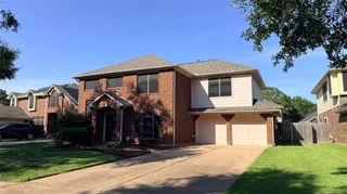 106 Crimson Bay Drive, League City, TX 77573