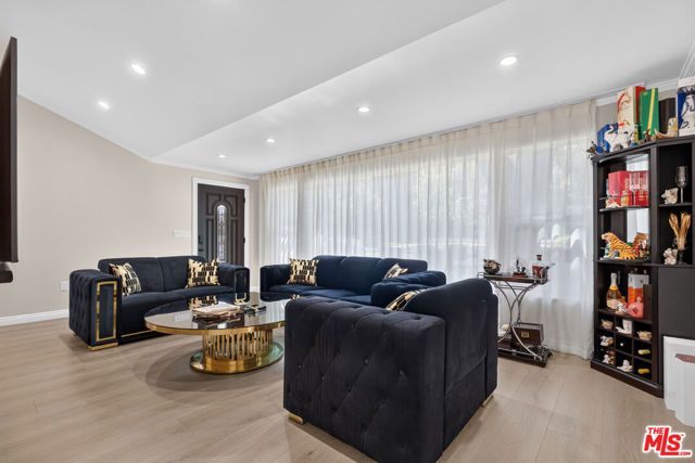 2727 Hollister Terrace, Glendale, CA 91206