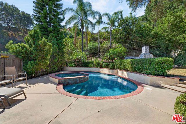 2727 Hollister Terrace, Glendale, CA 91206