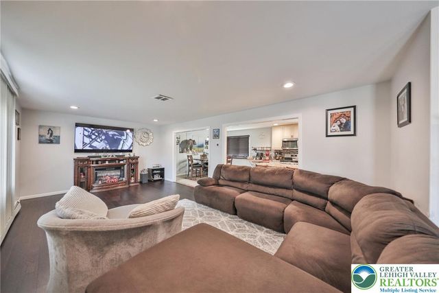 7270 Heather Road, Lower Macungie Twp, PA 18062