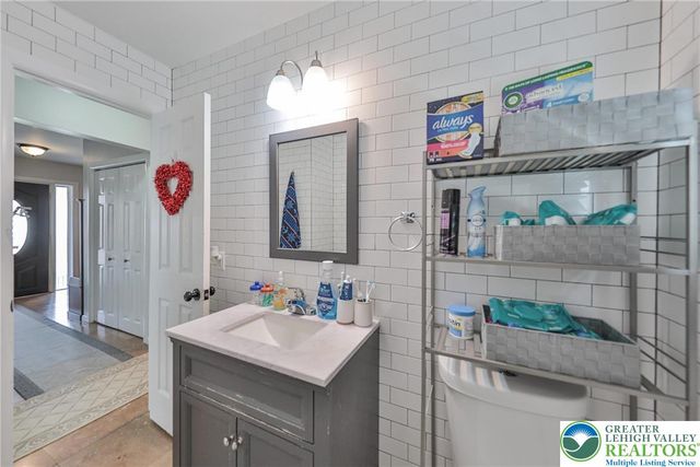 7270 Heather Road, Lower Macungie Twp, PA 18062