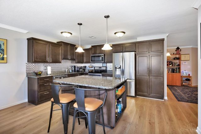 37 Old Pond Road, Springboro, OH 45066