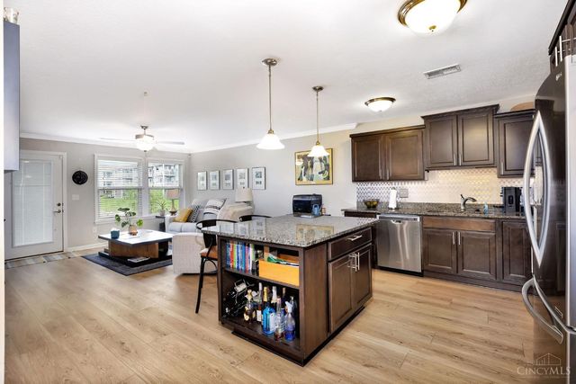 37 Old Pond Road, Springboro, OH 45066